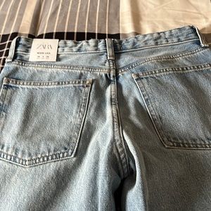 COPY - ZARA BRAND NEW WITH TAGS , NEVER WORN LIFHT WASH COLOR WIDE LEG JEANS